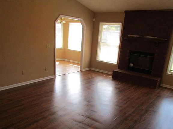 4th image of 109 Palisades Dr