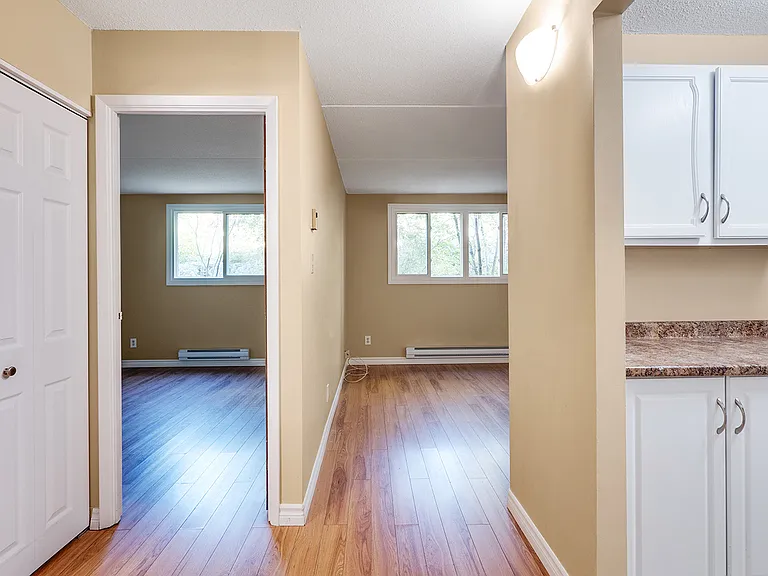641 Cedar St N — Photo 14