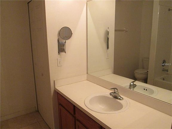 4th image of 2323 Hickory Ln