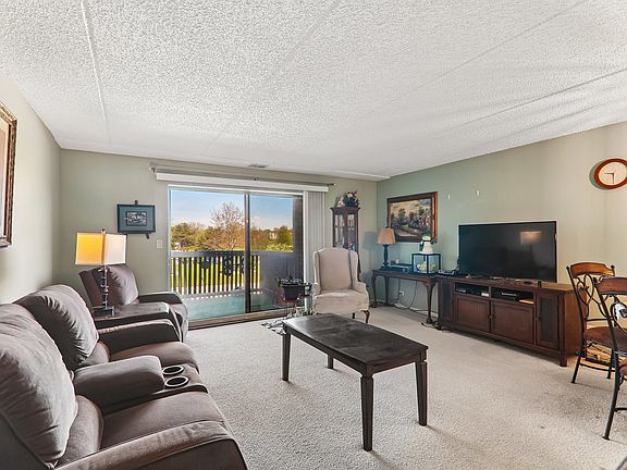 3rd image of 930 Taylor Dr APT 104