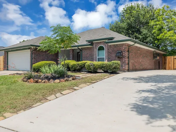 6304 Hunters Glen Dr, Watauga, TX 76148