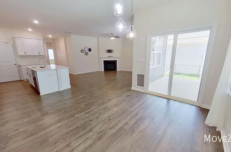 1131 Staghorn Ave — Photo 2