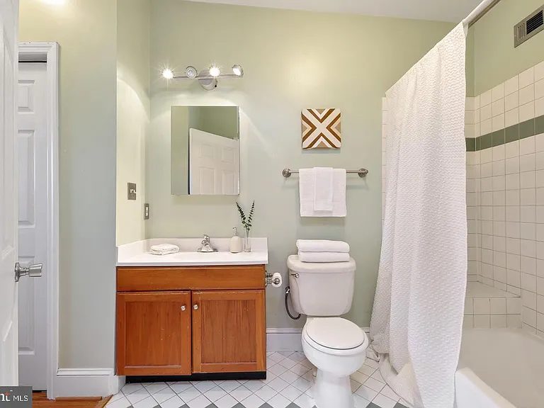 1528 Covington St — Photo 22