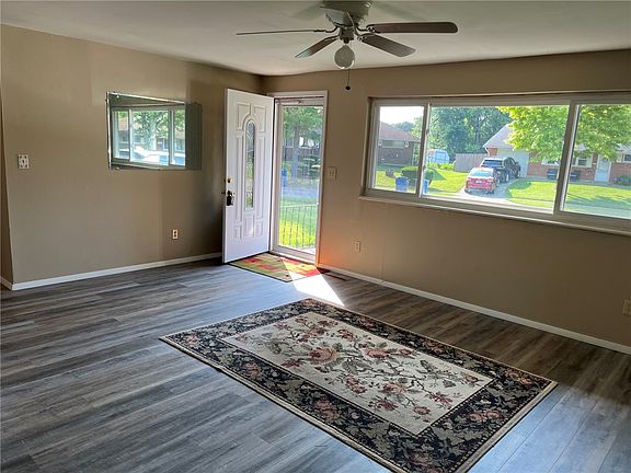 3rd image of 5669 Traymore Dr