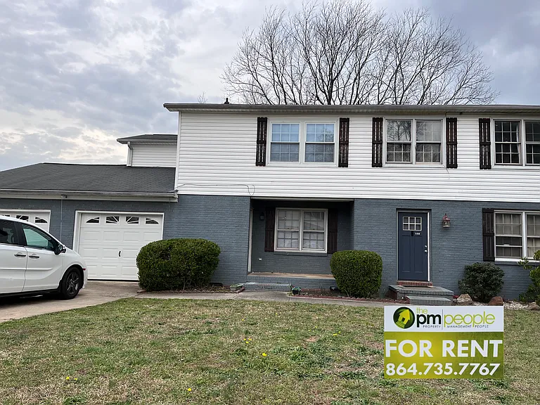 102 Wexford Dr — Photo 1
