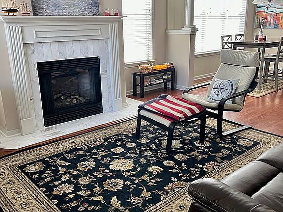 Airy, vaulted living room