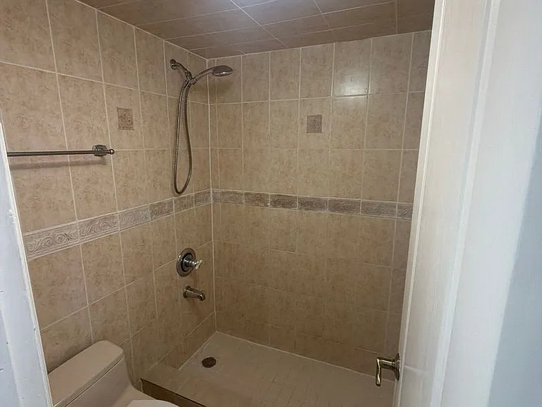 1101 SW 122nd Ave #106 — Photo 11
