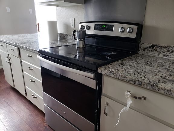 5th image of 715 Royal Crest Dr