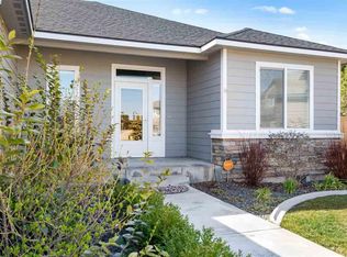 8615 W Okanogan Ct, Kennewick, WA 99336