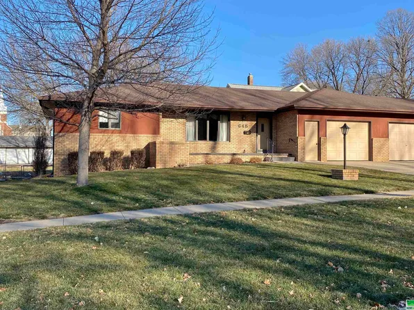 645 1st St SE #2, Le Mars, IA 51031