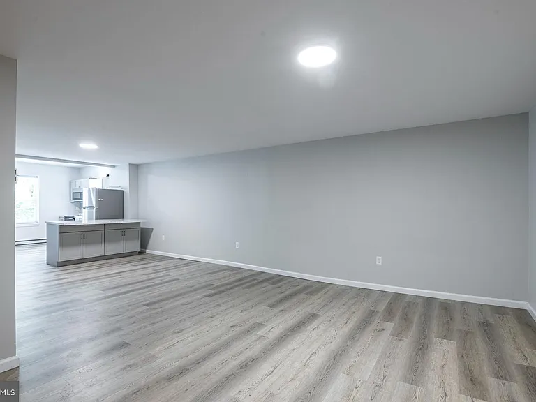 419 Woodward St #4 — Photo 2
