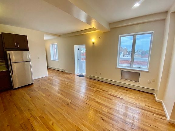 5th image of 257 15th St #P3