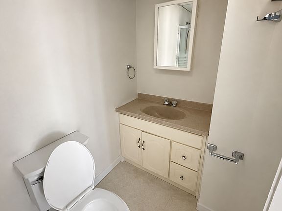 5th image of 16 Waltham St #16B