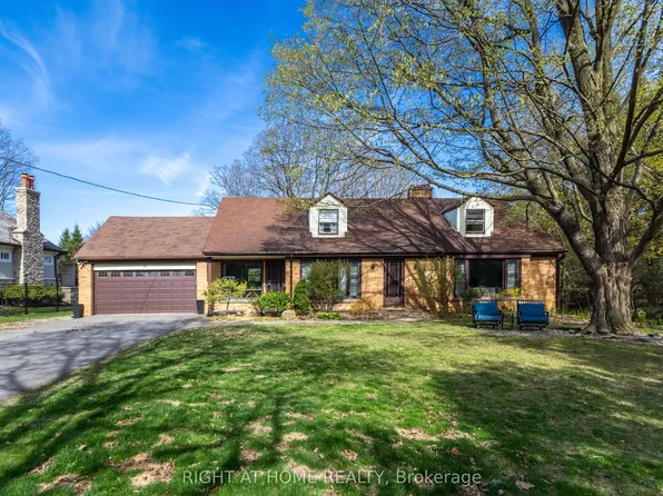 67 Saint Margarets Rd, Hamilton, ON L9G 2L1