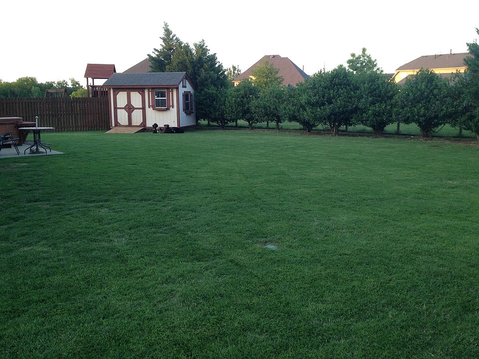 2nd image of 11707 S Willow Pl