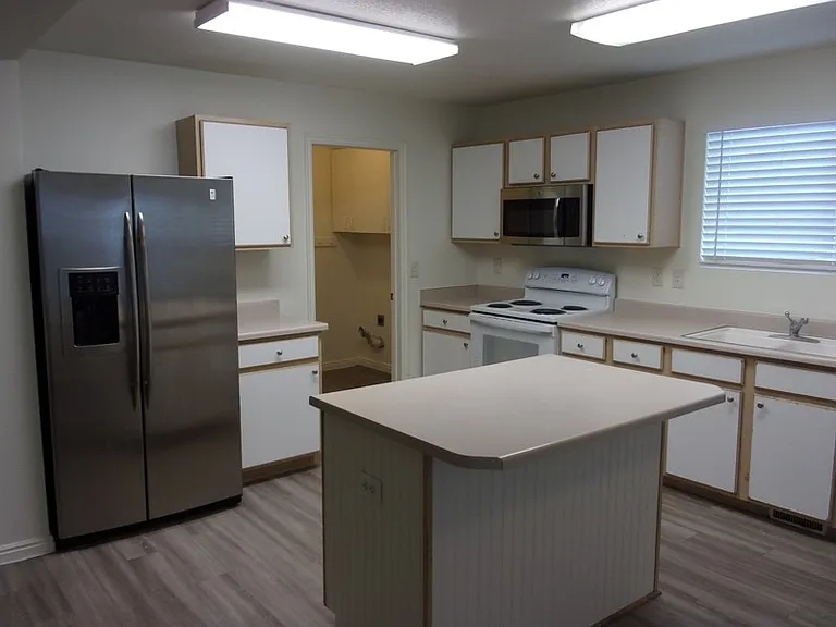 88 E Rainbow Way — Photo 18