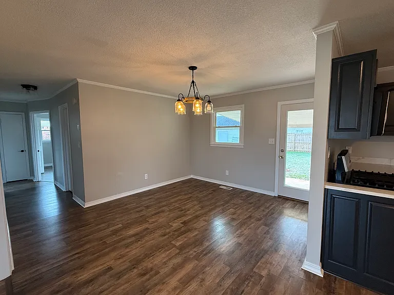 117 Colorado Ave — Photo 3
