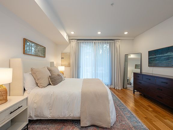 5th image of 827 Pavonia Ave #3