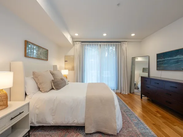 827 Pavonia Avenue image 5 of 11