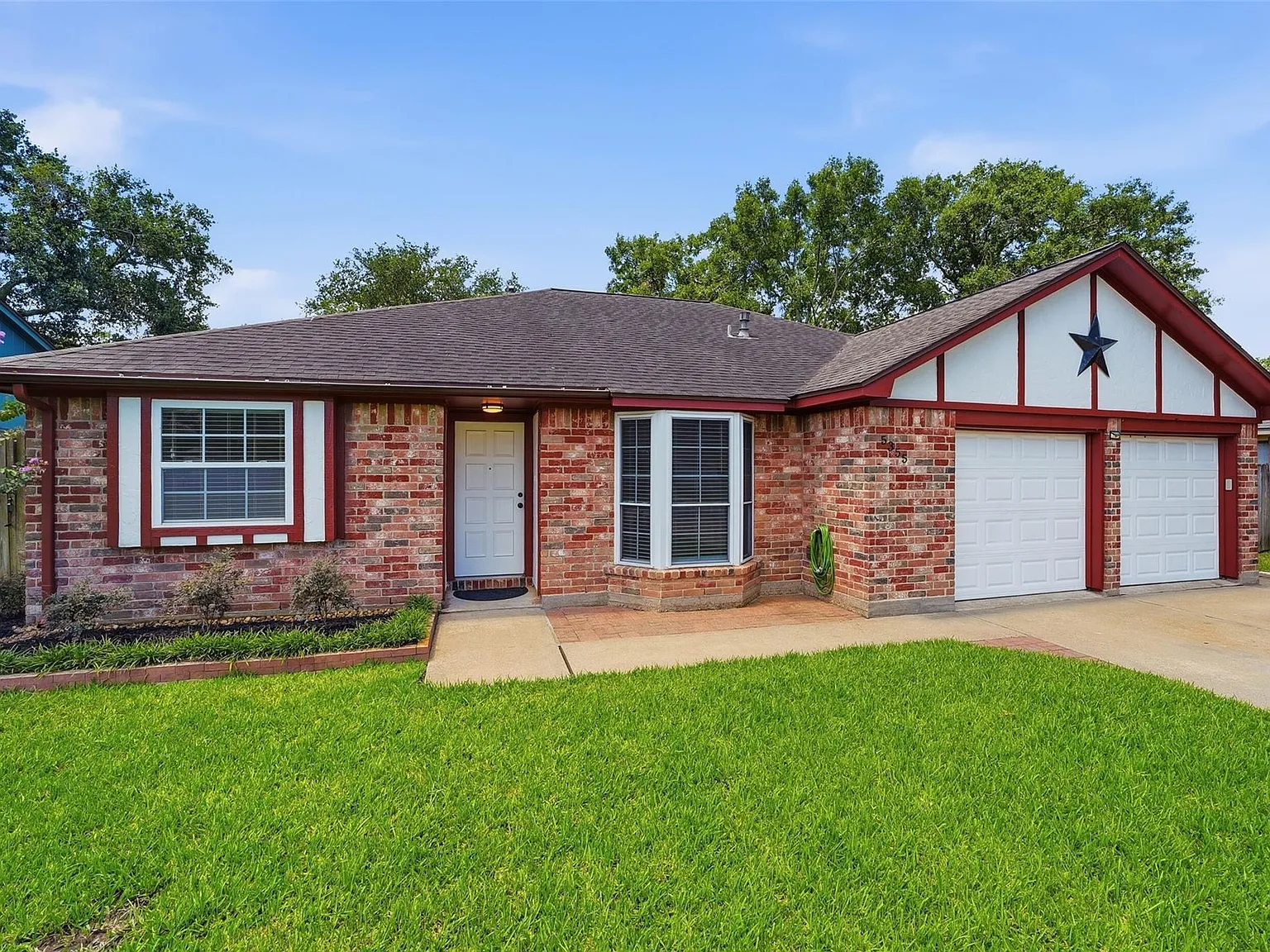 3 bed, 2.0 bath, 1476 sqft, $2,100 — Photo 1