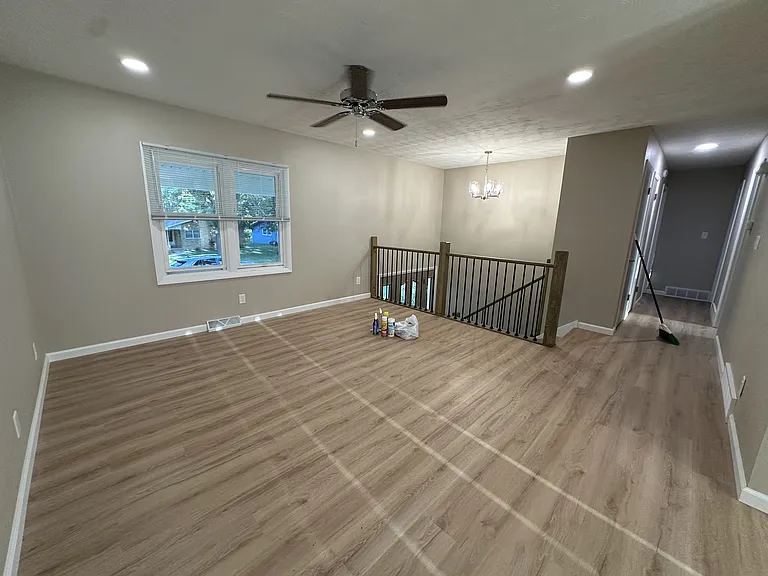 15 Mishawaka Dr — Photo 2