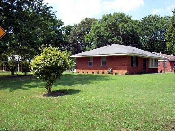 1st image of 4835 Holt Dr