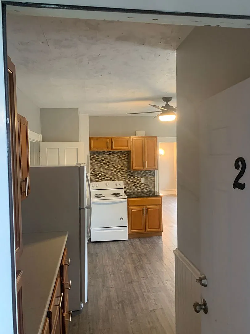 131 Lincoln St — Photo 4