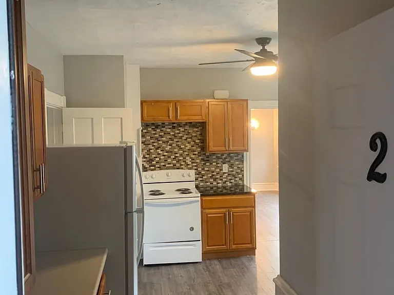 131 Lincoln St — Photo 4