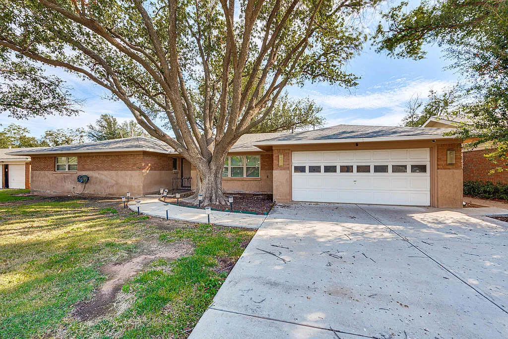 3 bed, 2.5 bath, 2163 sqft, $3,000 — Photo 1