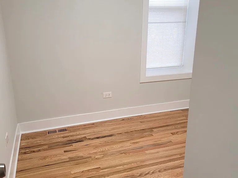 1900 S May St #1F — Photo 8