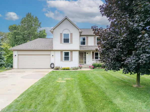 2404 Malena Ln, Oxford, MI 48371