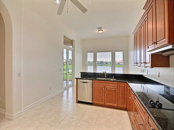 5th image of 1060 Riverwind Cir