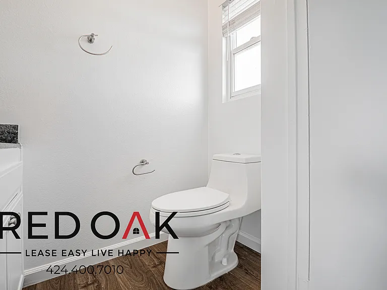11218 Oxnard St #5 — Photo 15