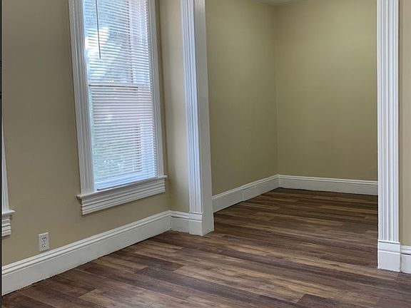 5th image of 982 Margaret St APT 2