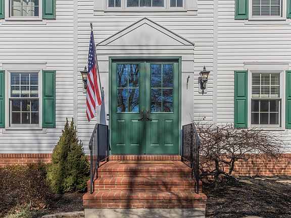 3rd image of 5111 Oakmont Pl