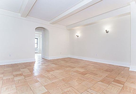 4th image of 95 Christopher St APT 4L