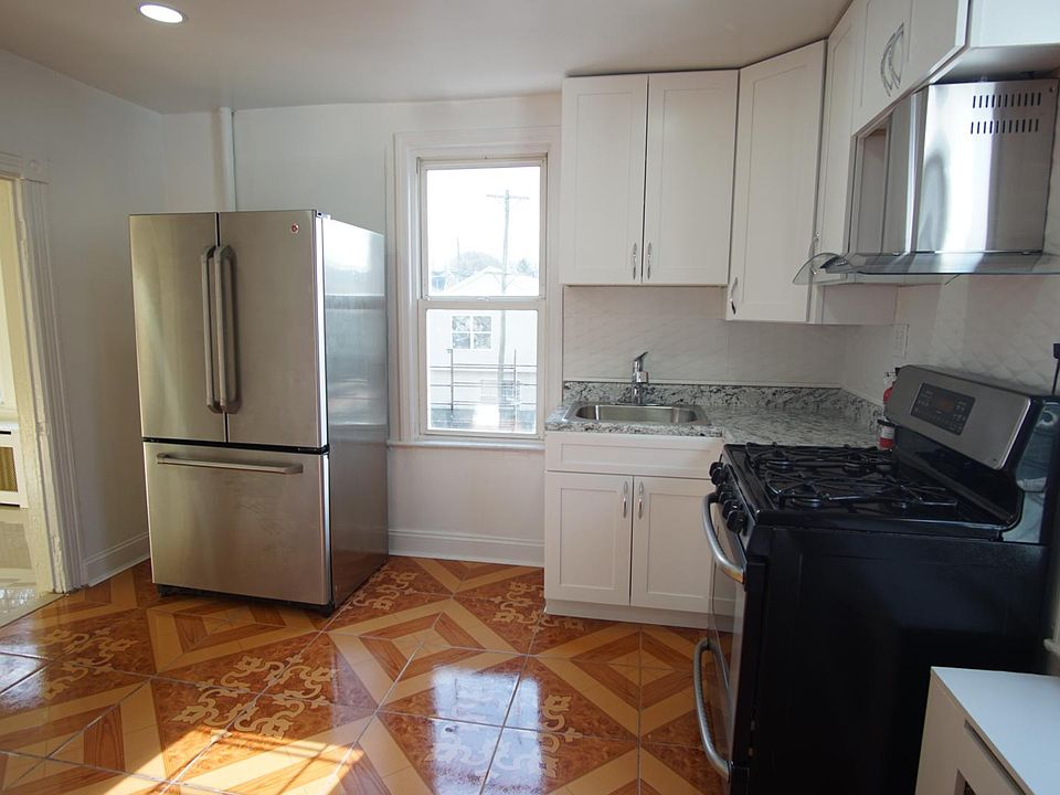 1st image of 755 S 15th St Floor 2