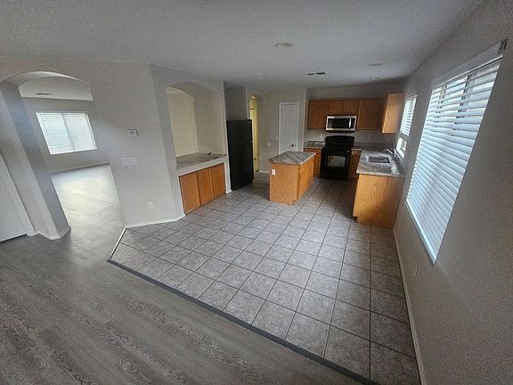 5th image of 10863 W Windsor Ave