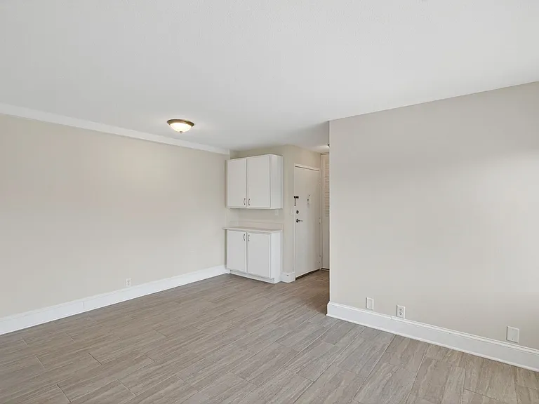 2915 W 50th St — Photo 15