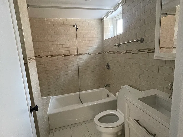 2544 Yates Ave — Photo 7