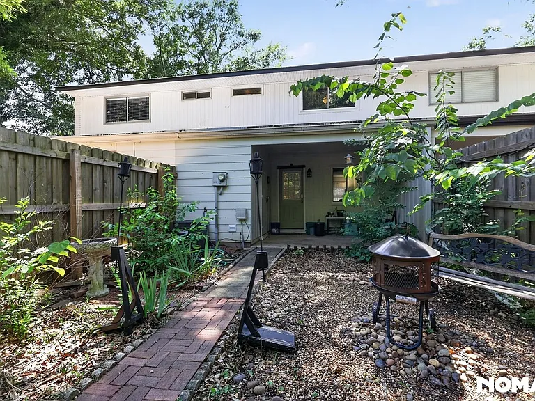 876 College Ave — Photo 26