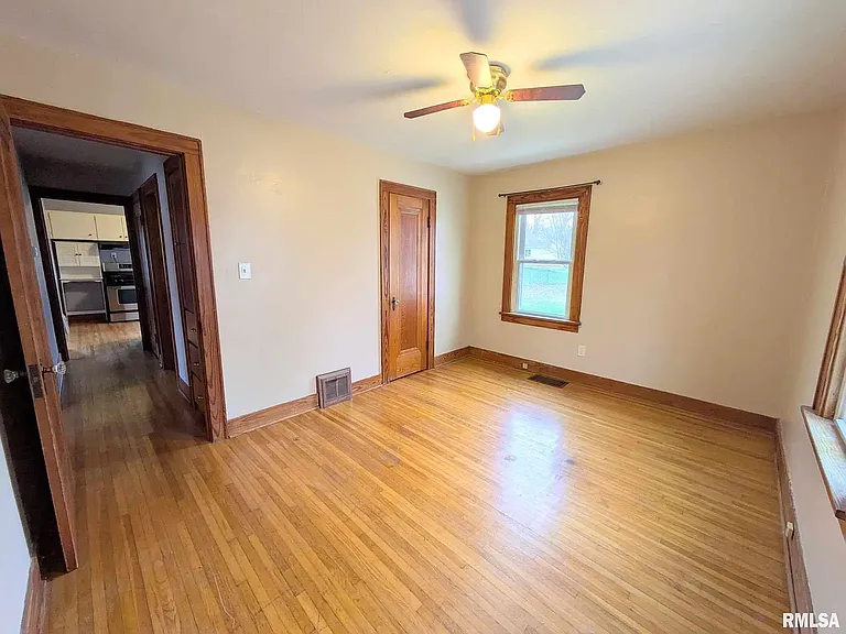 304 Redbud Dr — Photo 20