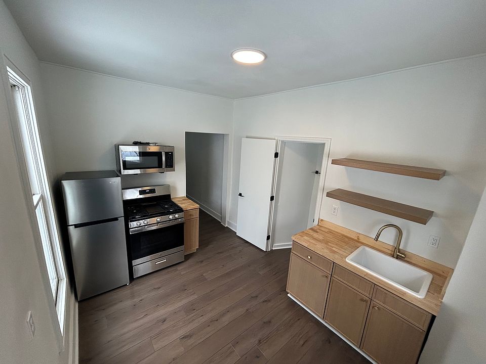 1st image of 232 Ferris St #2