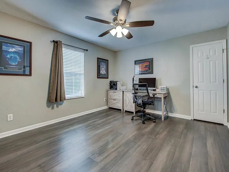 8200 Gallaher Station Dr — Photo 25