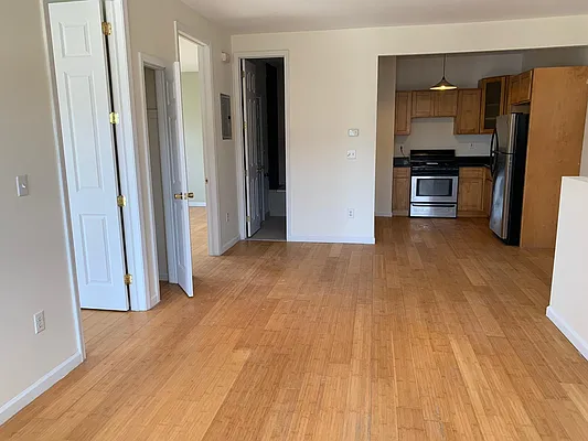 Rented by Premier Metro Realty Corp | media 9