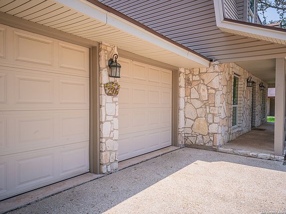 3rd image of 2906 Oak Leigh