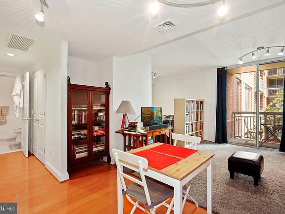 4th image of 1020 N Highland St Unit 420