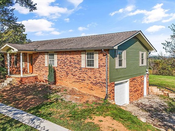 3rd image of 2824 Vicksburg Ln