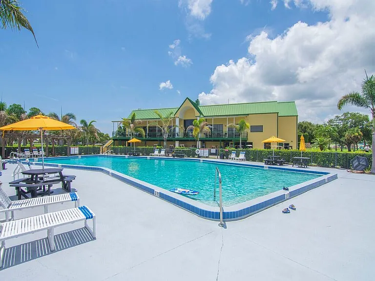4210 Gator Trace Ave #B — Photo 32
