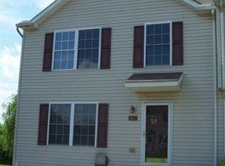 1672 Condor Ln, Dover, PA 17315